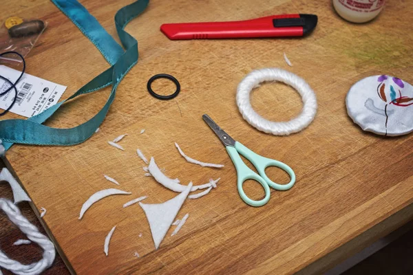 İtalya, ahşap bir masa üzerinde konut