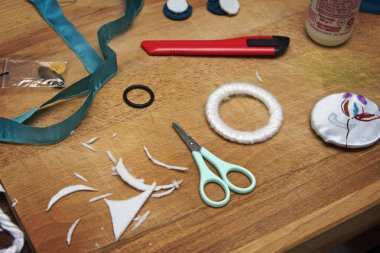 İtalya, ahşap bir masa üzerinde konut