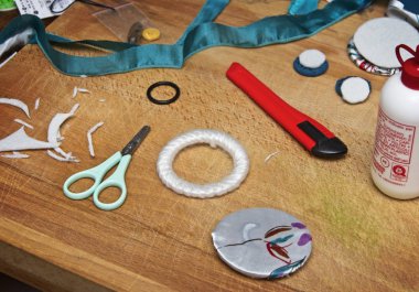 İtalya, ahşap bir masa üzerinde konut