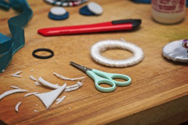 İtalya, ahşap bir masa üzerinde konut