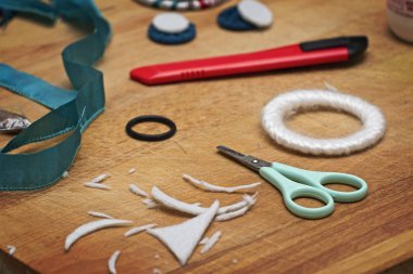 İtalya, ahşap bir masa üzerinde konut