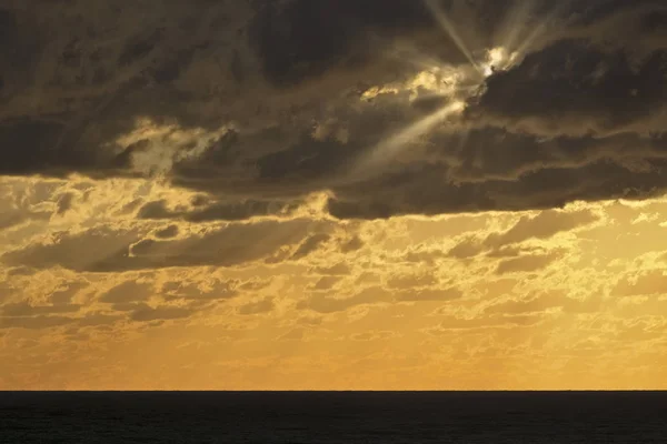 Ιταλία Σικελία Σύννεφα Στον Ουρανό Στο Ηλιοβασίλεμα — Φωτογραφία Αρχείου