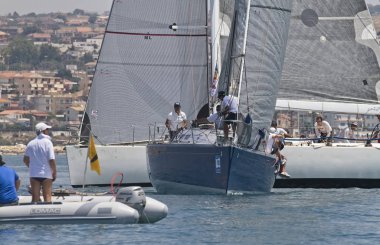 İtalya, Sicilya, Akdeniz, Marina di Ragusa; 30 Haziran 2012, yelkenli yarış - Editörden