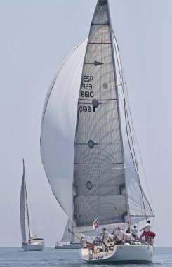 İtalya, Sicilya, Akdeniz, Marina di Ragusa; 30 Haziran 2012, yelkenli yarış - Editörden