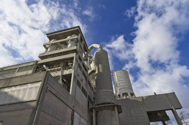 İtalya, Spoleto; 23 Kasım 2009, çimento fabrikası kırsal - Editörden