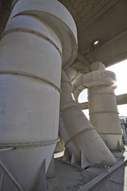 İtalya, Spoleto; 23 Kasım 2009, çimento fabrikası kırsal - Editörden