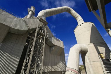 İtalya, Spoleto; 23 Kasım 2009, çimento fabrikası kırsal - Editörden