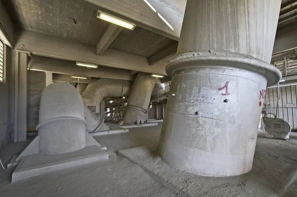 İtalya, Spoleto; 23 Kasım 2009, çimento fabrikası kırsal - Editörden