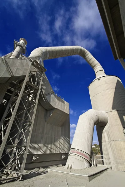 İtalya, Spoleto; 23 Kasım 2009, çimento fabrikası kırsal - Editörden