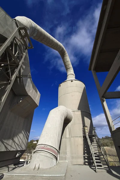 İtalya, Spoleto; 23 Kasım 2009, çimento fabrikası kırsal - Editörden