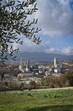 İtalya, spoleto, çimento fabrikası kırsal