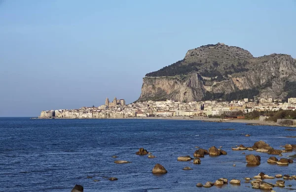 Itália Sicília Mar Tirreno Cefalu Vista Cidade Costa Rochosa — Fotografia de Stock