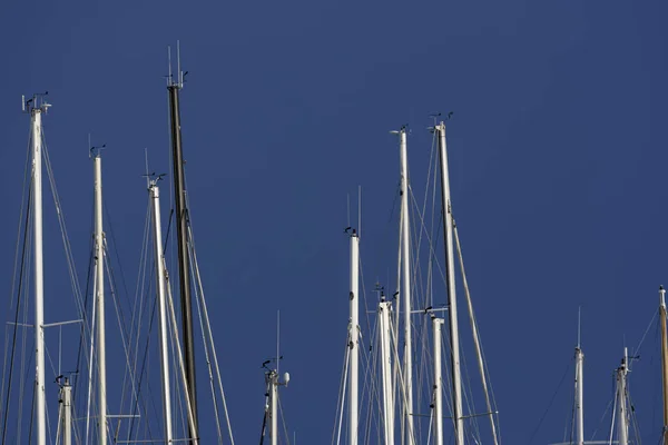 Włochy Dzielnicy Morze Śródziemne Marina Ragusa Masztów Żaglówek Jachtów Marinie — Zdjęcie stockowe