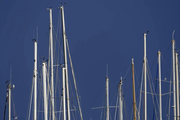 Italia Sicilia Mar Mediterráneo Marina Ragusa Mástiles Velero Puerto Deportivo —  Fotos de Stock