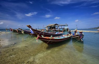 Tayland, koh phangan (Samui Adası), kıyı yerel ahşap balıkçı tekneleri