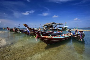 Tayland, koh phangan (Samui Adası), kıyı yerel ahşap balıkçı tekneleri