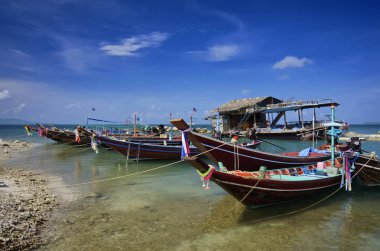 Tayland, koh phangan (Samui Adası), kıyı yerel ahşap balıkçı tekneleri