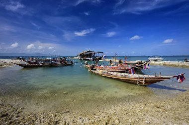 Tayland, koh phangan (Samui Adası), kıyı yerel ahşap balıkçı tekneleri