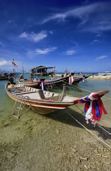 泰国帕岸岛 帕岸岛 当地的木制渔船 在岸边 — 图库照片
