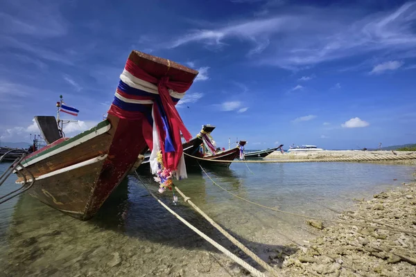 Thaimaa Koh Phangan Phangan Island Paikalliset Puiset Kalastusveneet Rannalla — kuvapankkivalokuva