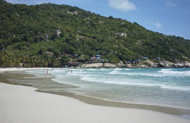 Tayland, Koh Phangan (Samui Adası), insanlar sahilde