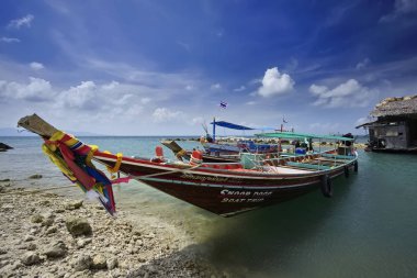 Tayland, Koh Phangan (Samui Adası); 8 Mart 2007, yakası - yazı işleri yerel ahşap balıkçı tekneleri