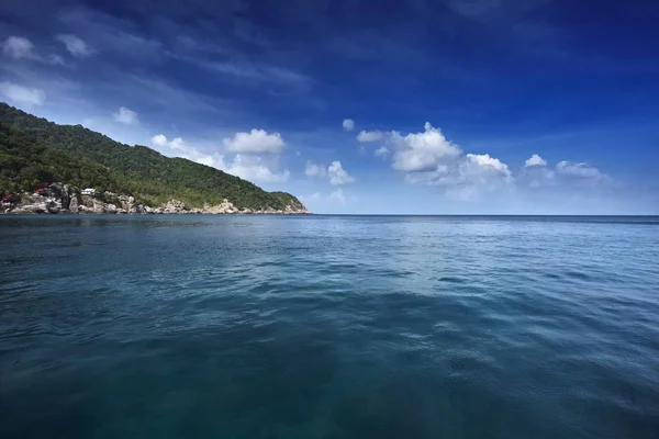 Koh 岛上的岩石海岸线 — 图库照片