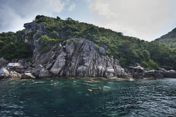 Thajsko Koh Nangyuan Nangyuan Island Kůže Potápěči Koupání Čistých Vodách — Stock fotografie