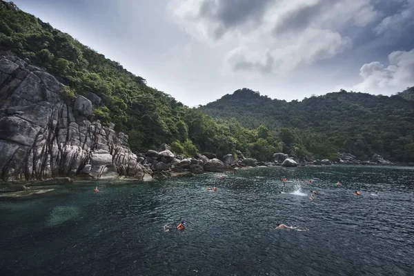 Thajsko Koh Nangyuan Nangyuan Island Kůže Potápěči Koupání Čistých Vodách — Stock fotografie