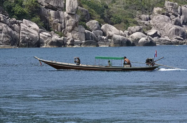 Thailand Koh Nangyuan Nangyuan Island People Local Wooden Boat Rocky — Stock Photo, Image