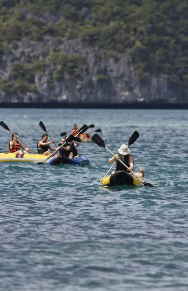 Tajlandia Koh Nangyuan Nangyuan Island Marca 2007 Ludzie Kajaki Lagunę — Zdjęcie stockowe