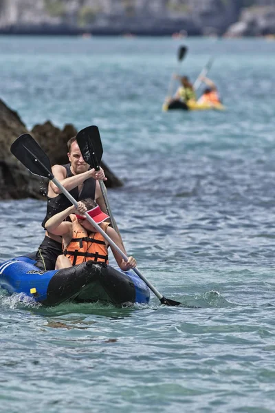 Tajlandia Koh Nangyuan Nangyuan Island Marca 2007 Ludzie Kajaki Lagunę — Zdjęcie stockowe