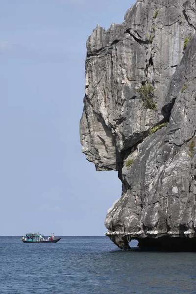 Thailandia Koh Angthong Parco Nazionale Marino Pescatori Una Barca Pesca — Foto Stock