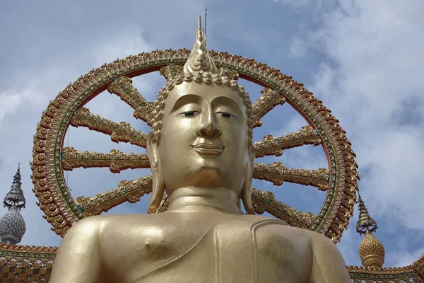 サムイ島 サムイ島 ヤイ仏教寺院 ワット Phra Yai ゴールデン大きな仏像 メートル背の高い — ストック写真