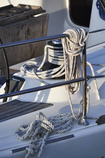 意大利 西西里岛 地中海 滨海底古沙 2018年1月29日 航海船在口岸 航海绳索 — 图库照片