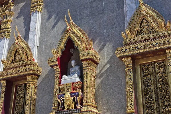 Tailandia Bangkok Estatua Buda Fuera Pequeño Templo Cerca Del Templo — Foto de Stock