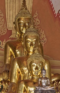 Tayland, Bangkok, Indrawiharn Tapınağı (Wat Indrawiharn), 19. yüzyıl, altın Buda heykelleri