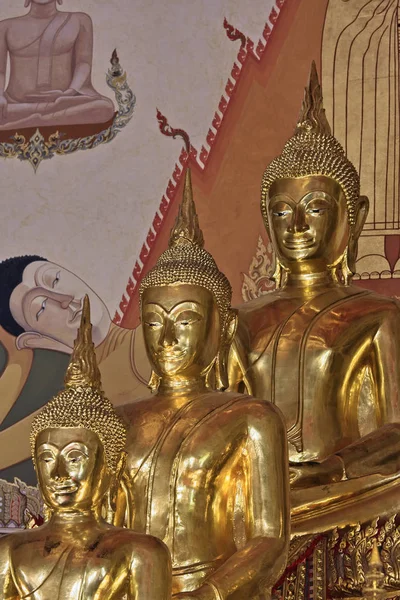 Thaiföld Bangkok Indrawiharn Temple Wat Indrawiharn Század Arany Buddha Szobrok — Stock Fotó