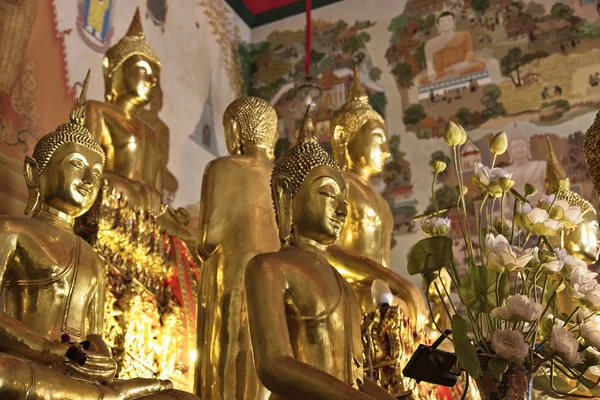 Thailand Bangkok Indrawiharn Tempel Wat Indrawiharn 19E Eeuw Gouden Boeddhabeelden — Stockfoto