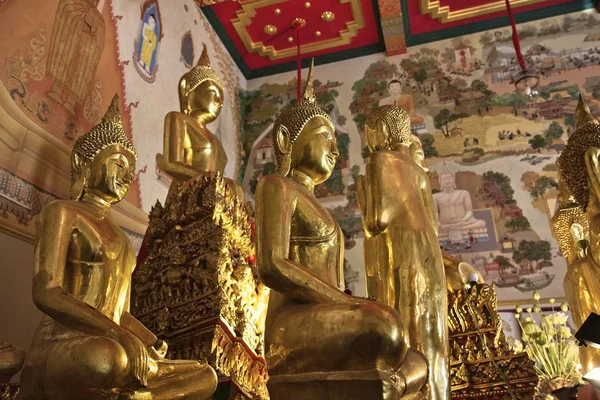 Таїланд Бангкок Indrawiharn Temple Wat Indrawiharn Століття Золоті Статуї Будди — стокове фото