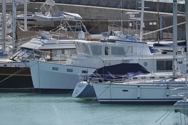 Italien Sicilien Medelhavet Marina Ragusa Februari 2018 Segelbåtar Lyxiga Hamnen — Stockfoto