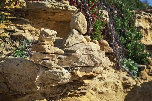 Italia Sicilia Playa Puntabraccetto Provincia Ragusa Mar Mediterráneo Piedras Apiladas — Foto de Stock