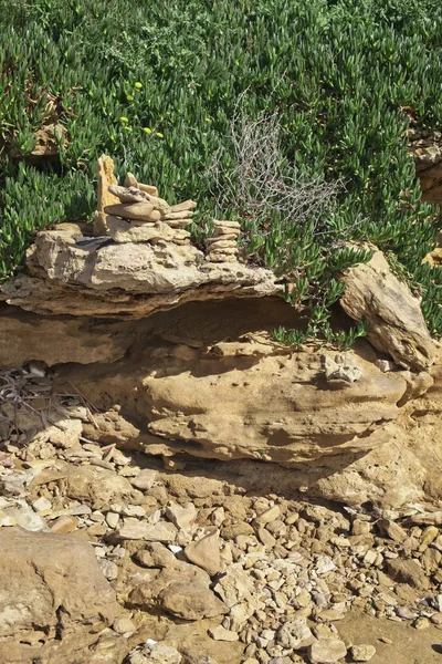 Italy Sicily Puntabraccetto Beach Ragusa Province Mediterranean Sea Piled Stones — Stock Photo, Image