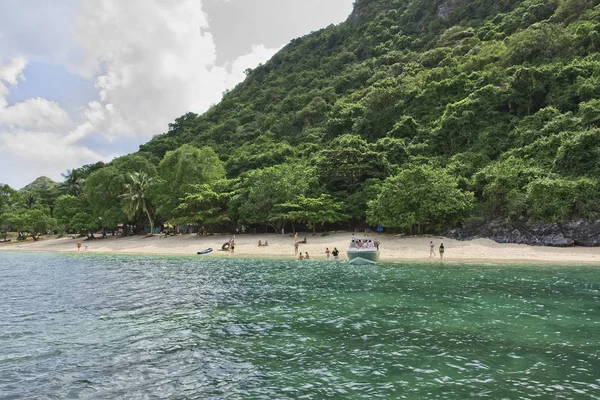 Thailand Koh Angthong National Marine Park Personer Stranden Många Öarna — Stockfoto
