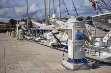 İtalya, Sicilya, Akdeniz, Marina di Ragusa; Lüks Yatlar Port 