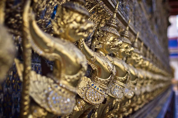 Thailand Bangkok Keizerlijk Paleis Hofburg Keizerlijke Stad Gouden Decoratieve Beelden — Stockfoto