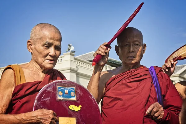 Thailand Bangkok Imperial City March 2007 Buddhist Monks Imperial Palace — Stock Photo, Image