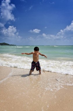 Tayland, Koh Samui (Samui Adası); 10 Mart 2007, Tay çocuk sahilde - Editörden