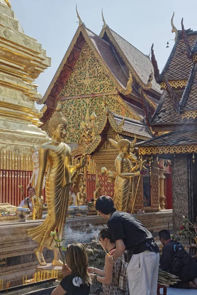 Tailandia Chiang Mai Enero 2008 Personas Rezando Templo Prathat Doi — Foto de Stock