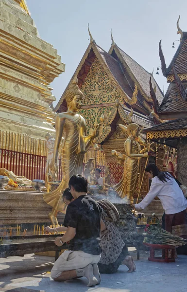 치앙마이 2008 Prathat도이 Wat Prathat Doi Suthep 사람들 — 스톡 사진